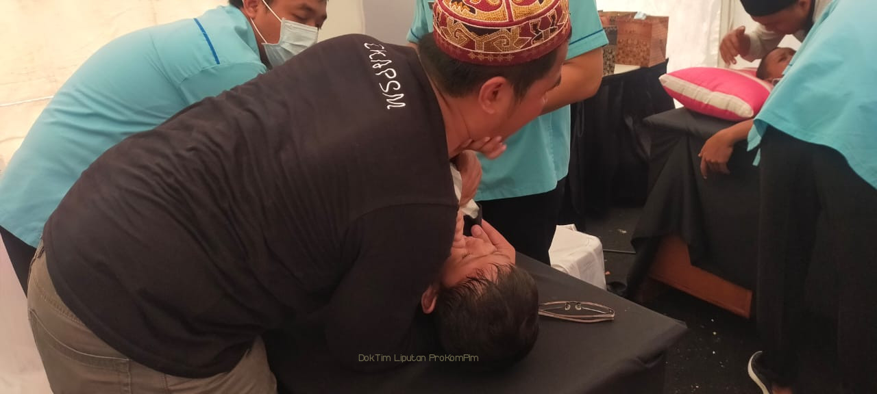 Ratusan Anak-Anak Ikuti Khitanan Massal DPRD Kabupaten Pasuruan 