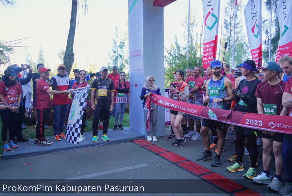Bupati Irsyad Berangkatkan 1.300 Runners Bromo Marathon 2023