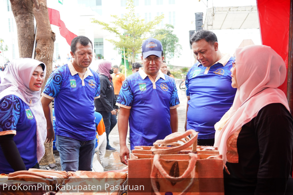 Senam Bersama HUT KORPRI ke-53, Pj. Bupati Nurkholis Berpesan Tentang Keseragaman Identitas Pegawai
