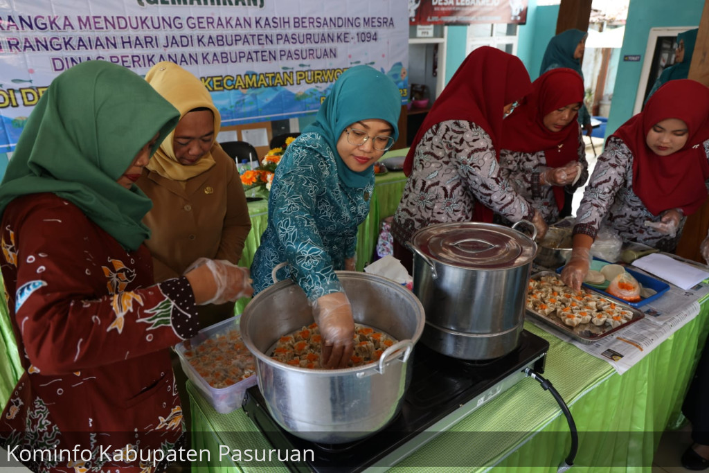 Kampanye Gemarikan ke daerah stunting, Ketua Forikan Ny Lulis Masak Bareng Warga