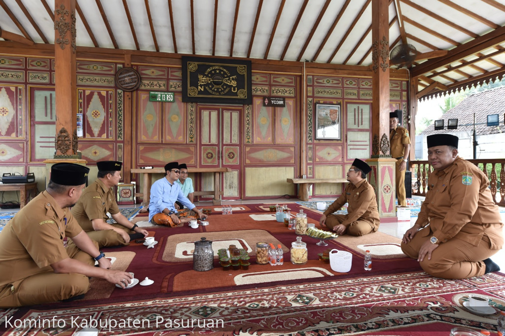 Pj Bupati Andriyanto Berhalal Bihalal ke Kediaman Gus Irsyad Yusuf - Gus Mujib Imron