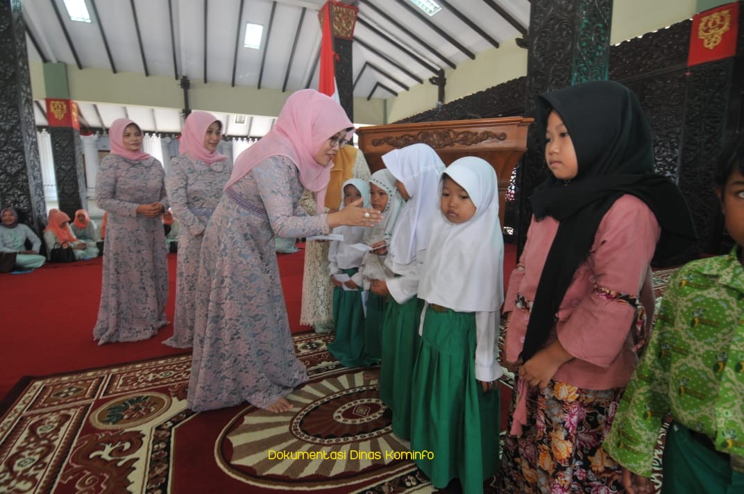 Teladani Akhlaq Rosululloh, PKK dan DWP Kabupaten Pasuruan Gelar Maulud Nabi Muhammad SAW