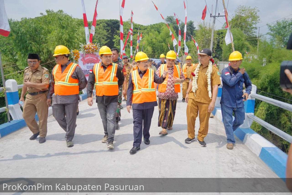 Resmikan Jembatan Ngipik Gempol, Pj. Bupati Pasuruan Berharap Tren Peningkatan Pengembangan Usaha Baru