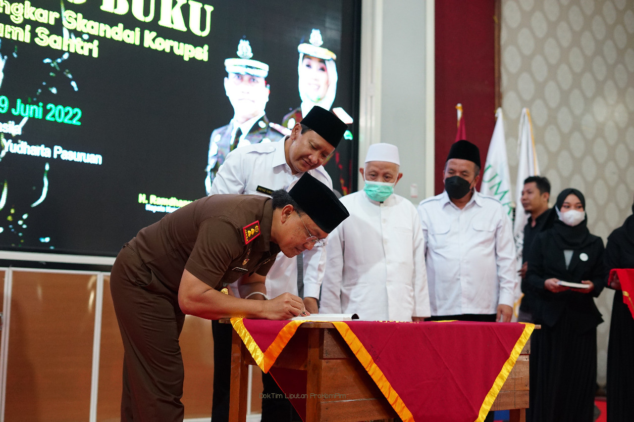 Bongkar Kasus Korupsi Milyaran, Kejari Kabupaten Pasuruan Luncurkan Buku