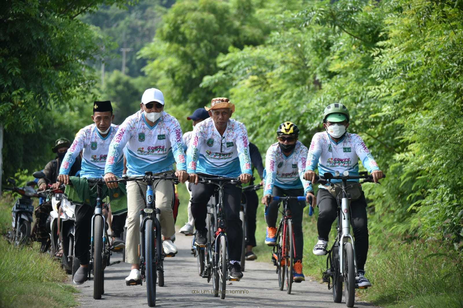 Jaga Ragawi Tetap Fit Dan Berenergi Di Masa Pandemi, Bupati Dan Wakil Bupati Kembali Ikuti Gowes Santri 