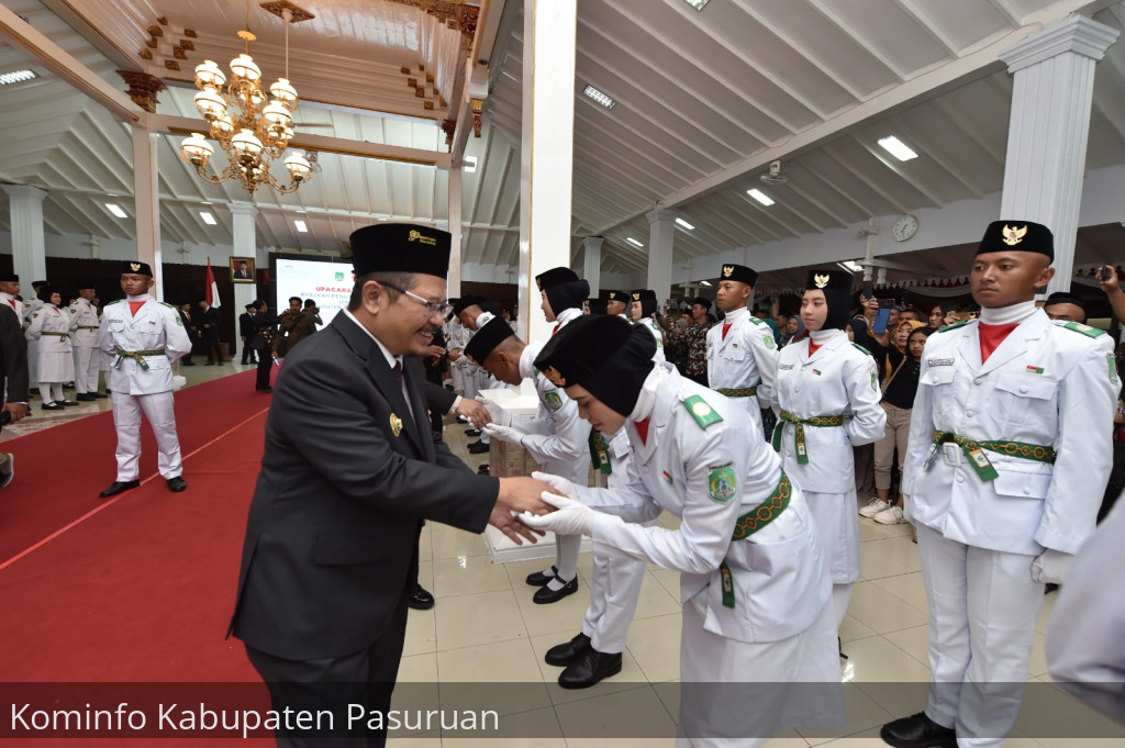Sakralnya Pengukuhan Paskibraka Kabupaten Pasuruan 2024. Pj Bupati Andriyanto Pesan 3 Hal Penting