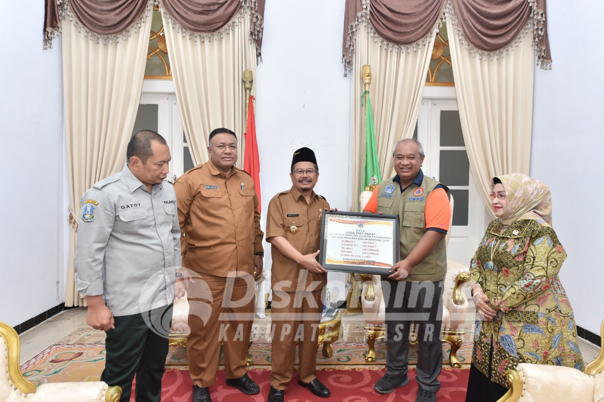 Sampul untuk Penyerahan Simbolis Bantuan Kebencanaan dari Deputi Logistik BNPB