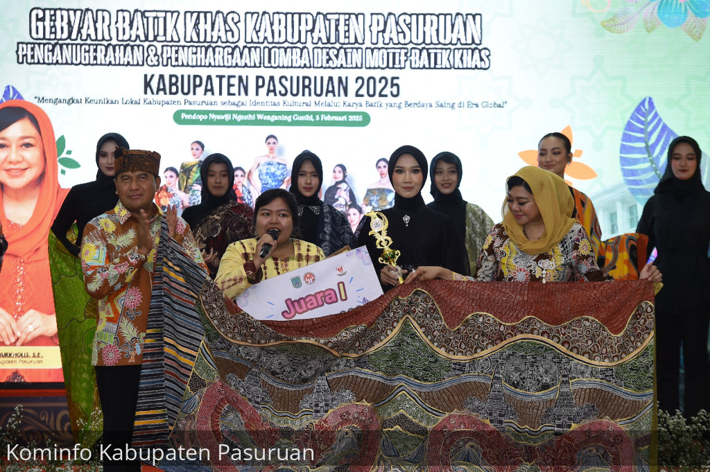 Gebyar Batik Khas Kabupaten Pasuruan. Pj Bupati Nurkholis : Batik Ini Warisan Dunia dari Indonesia. Jadi Wajib Kita Lestarikan Sampai Kapanpun