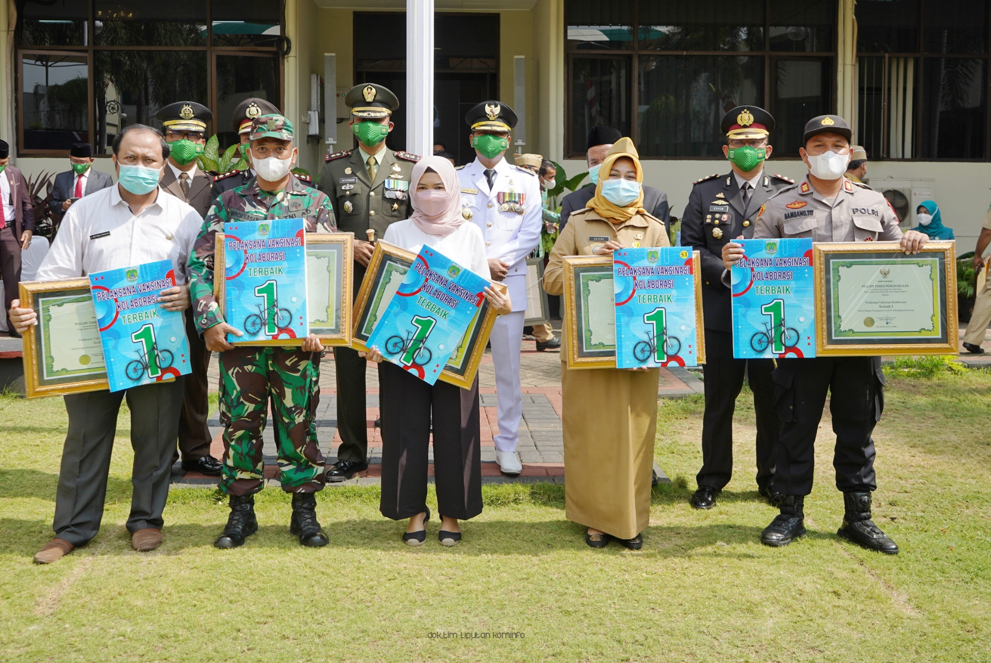 Bupati Anugerahkan Beragam Penghargaan Pada Peringatan Hari Pahlawan Ke-76 