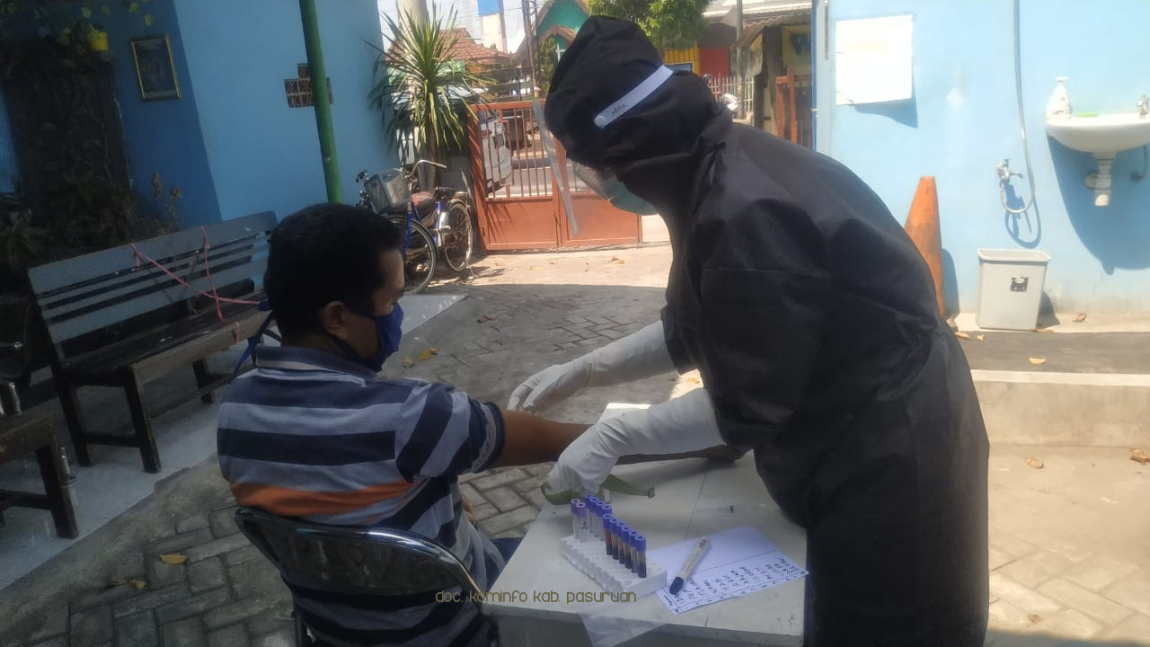 Petugas Penanganan Covid-19 Kabupaten Pasuruan Telah Gunakan Lebih Dari 1497 Unit Alat Rapid Tes 