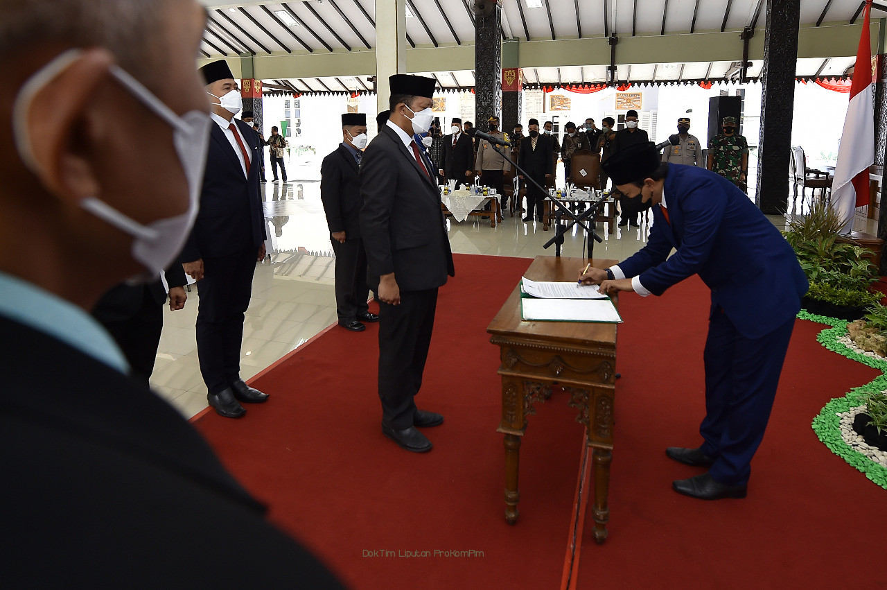 Bupati Irsyad Yusuf Lantik Yudha Triwidya Sasongko Sebagai Sekda Kabupaten Pasuruan 