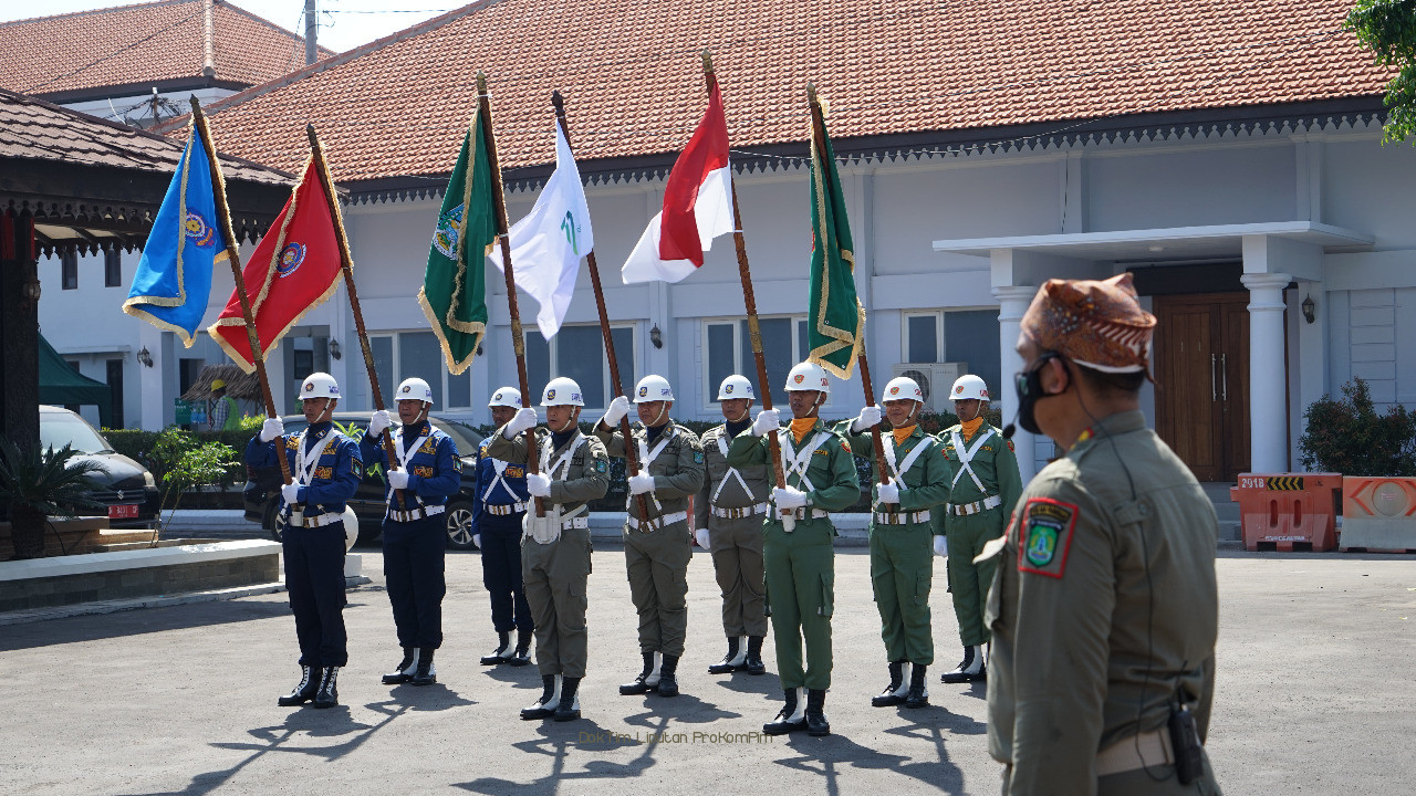 Bendera Pataka Jer Basuki Mawa Beya Tiba di Kabupaten Pasuruan