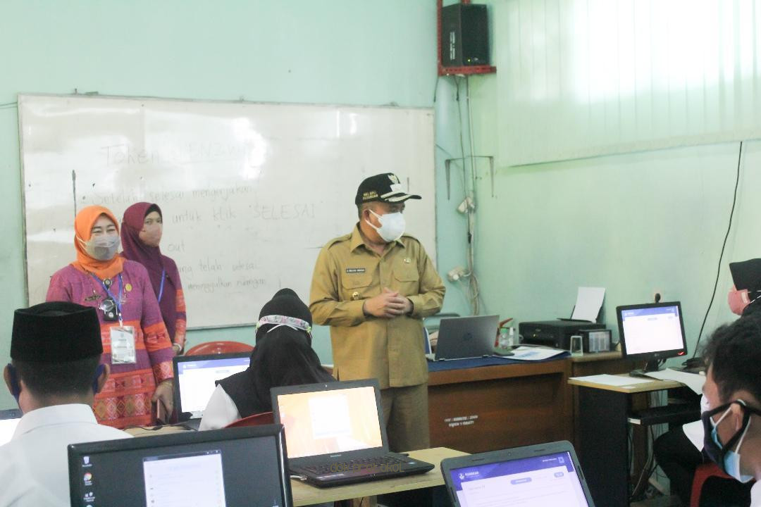 Pastikan Pelaksanaan Tes Seleksi Masuk PPPK Sesuai Prokes, Wabup Pantau Di Dua Lokasi Tes