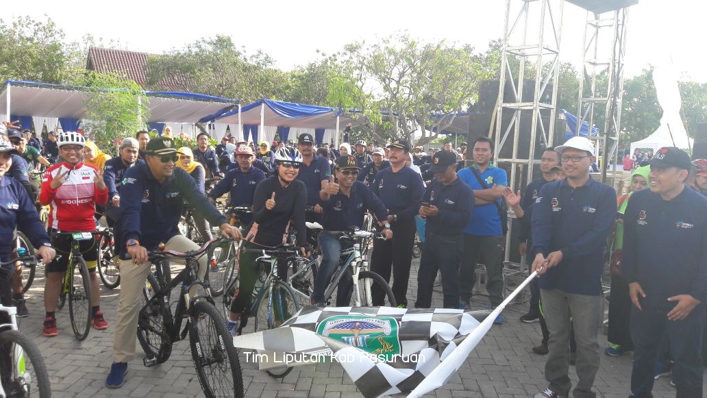 Ratusan Petugas Kesehatan Gowes Bareng Bupati Irsyad Yusuf