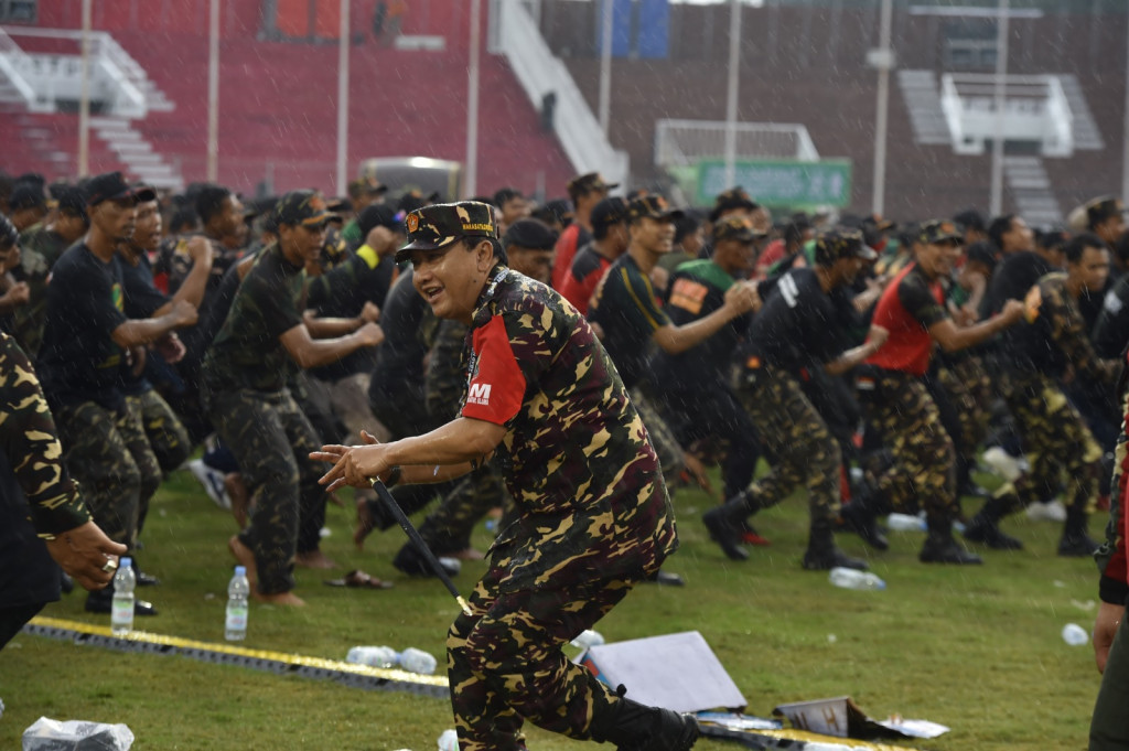 Luar Biasanya Bupati Irsyad Yusuf Sukseskan Resepsi Harlah 1 Abad NU di Sidoarjo. Tak Hiraukan Rasa Lelah Hingga Kehujanan