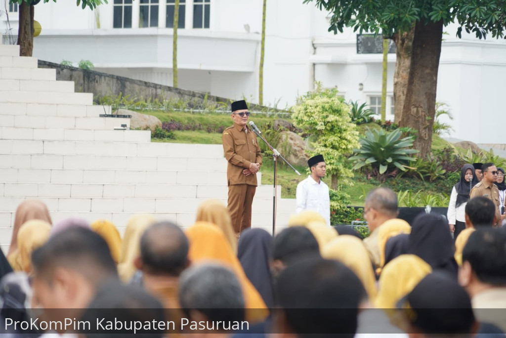 Pertama Kali Usai Dilantik. Wabup Shobih Asrori Pimpin Apel Pagi Karyawan Pemkab Pasuruan