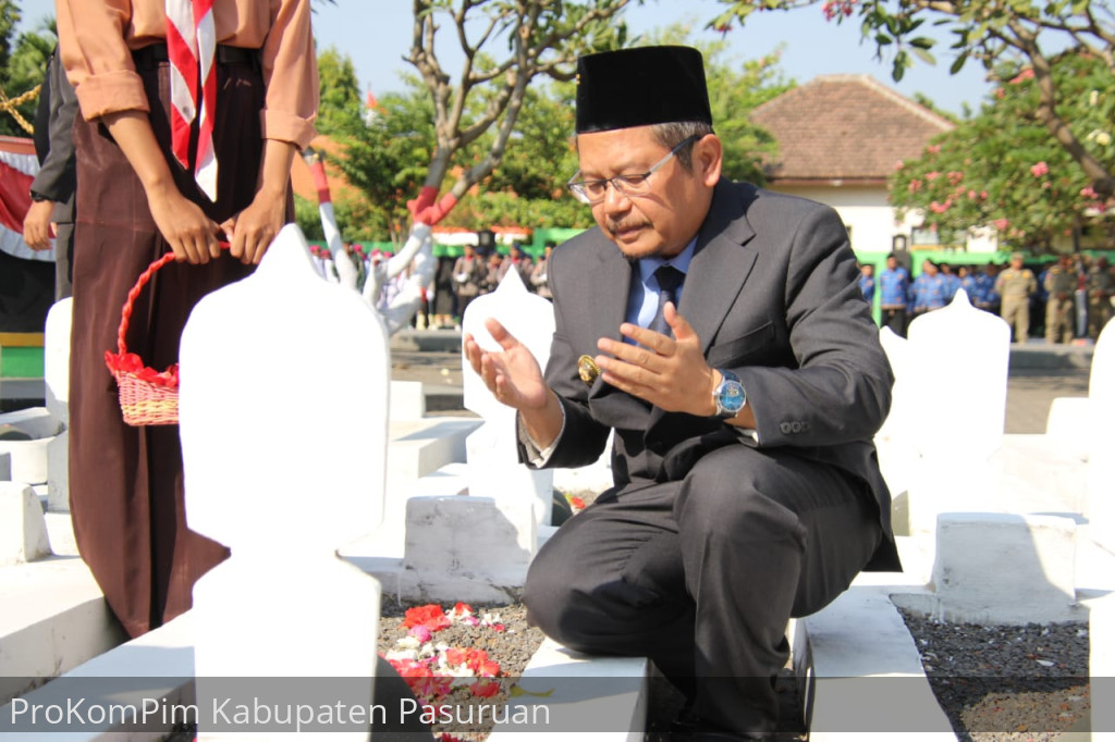 Pj. Bupati Pasuruan Doa Bersama Forkopimda di Taman Makam Pahlawan Jelang HUT Ke-79 Kemerdekaan RI