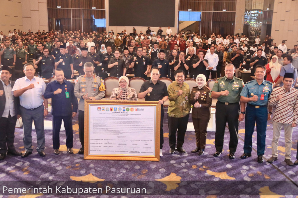 Pj Gubernur Jatim Tandatangani Komitmen Wujudkan Pilkada Serentak Aman, Damai dan Demokratis