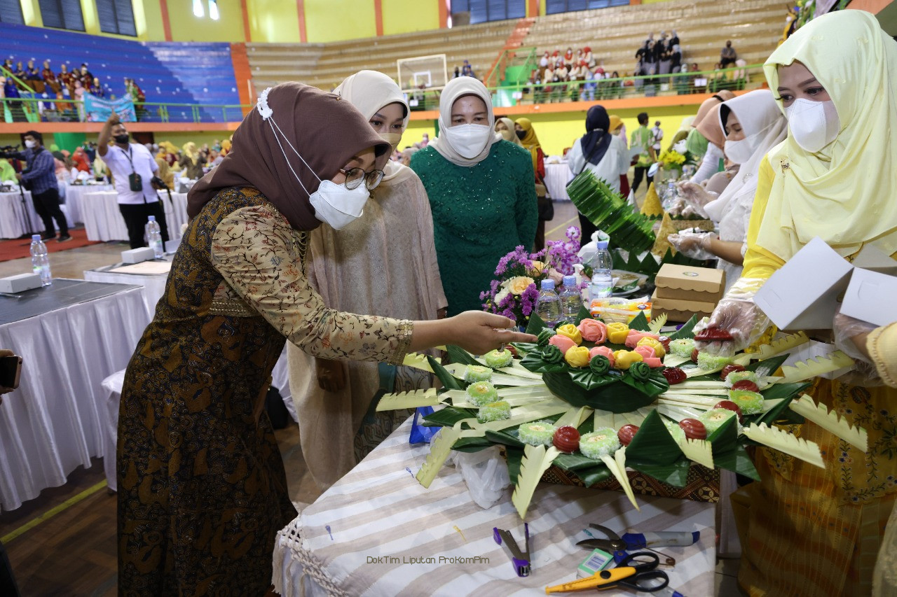 Hari Ibu, TP PKK Kabupaten Pasuruan Gelar Lomba Rias Tanpa Kaca, Hias Tumpeng dan Yel-Yel Untuk Ibu
