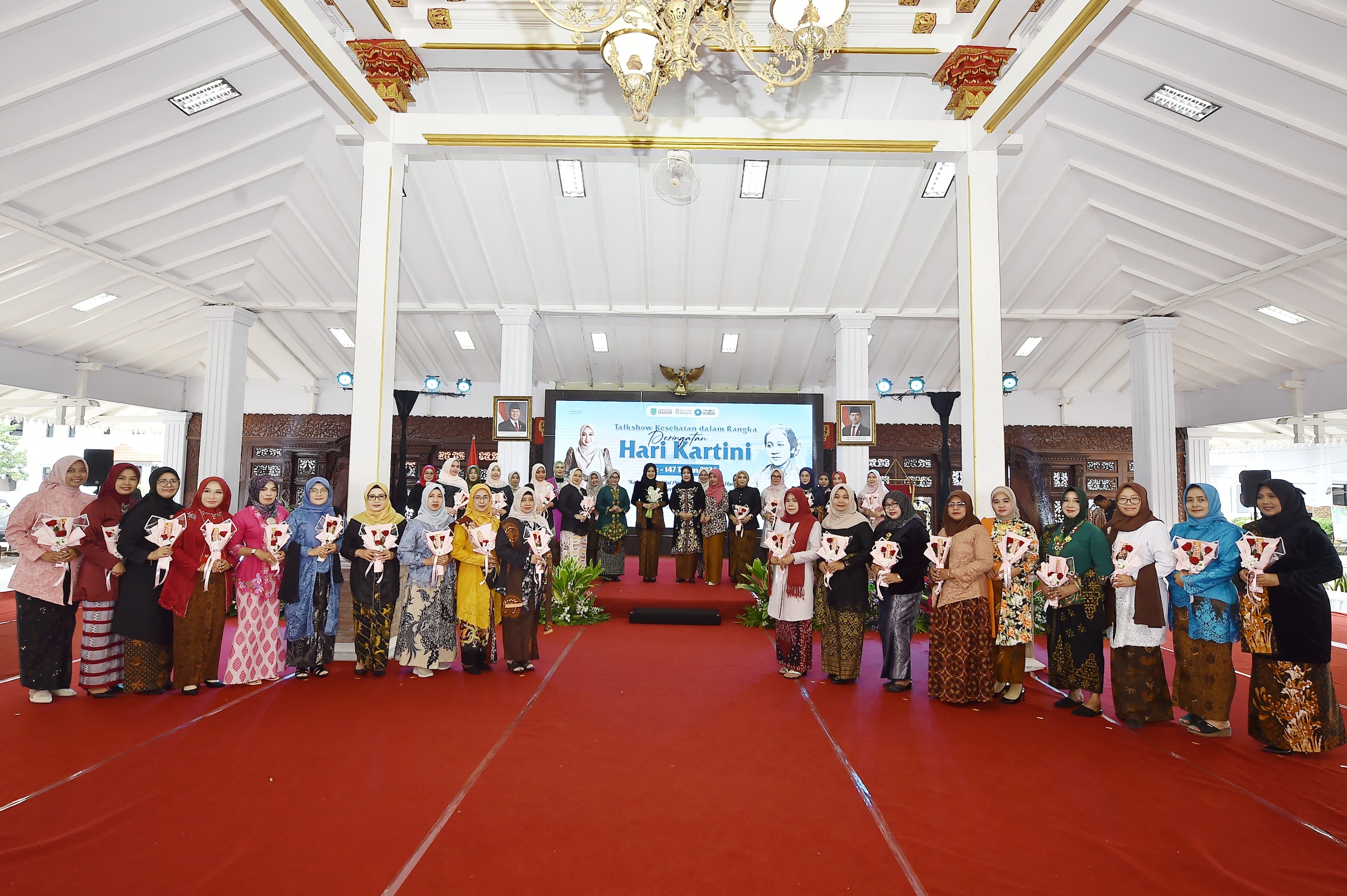 Sampul untuk Parade Busana Kartini oleh Tim Penggerak PKK Kab. Pasuruan
