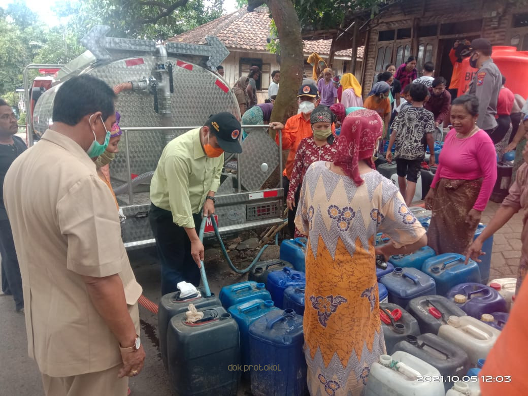 Meski Mulai Hujan, Pemkab Pasuruan Tetap Salurkan Air Bersih ke Wilayah Kekeringan 