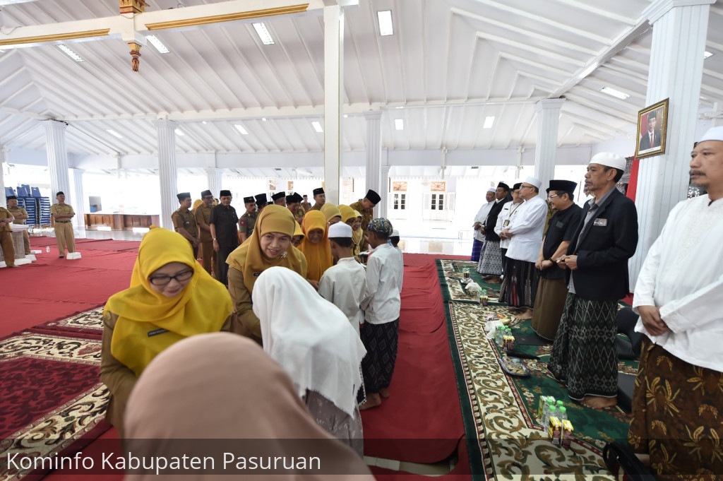 Pj Bupati Andriyanto : 10 Muharram Ini Hari Raya Anak Yatim. Kita Bahagiakan Mereka. Insya Allah Rezeki Akan Berlimpah