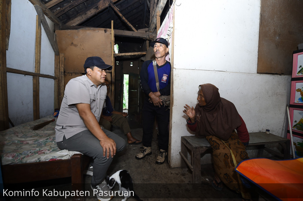 Pj Bupati Nurkholis Tegaskan Pemkab Pasuruan Segera Perbaiki Rumah Rusak Terdampak Angin Kencang