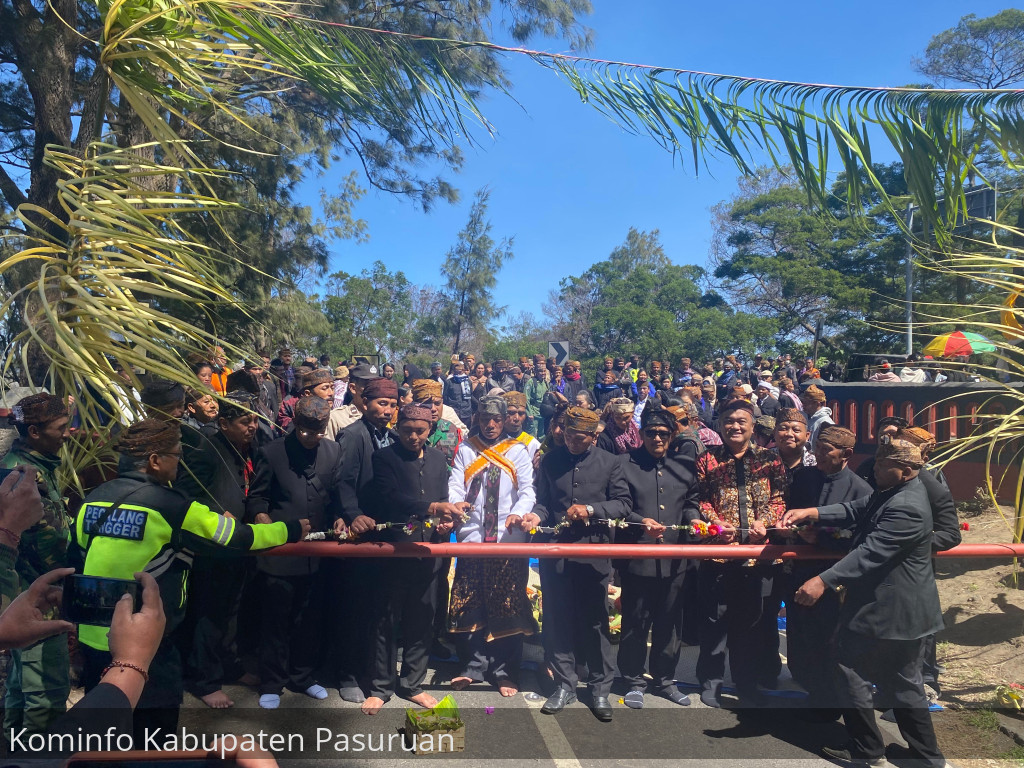 Ada Tradisi Buka Tutup Gerbang Bromo. Ritual Wajib Sebelum Yadnya Kasada