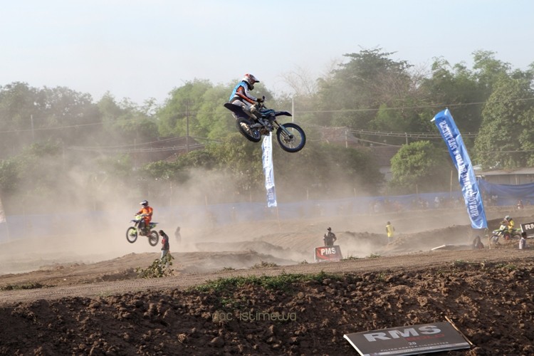 Ratusan Crosser Adu Keberanian di Pasuruan Motocross Grasstrack Championship 2019