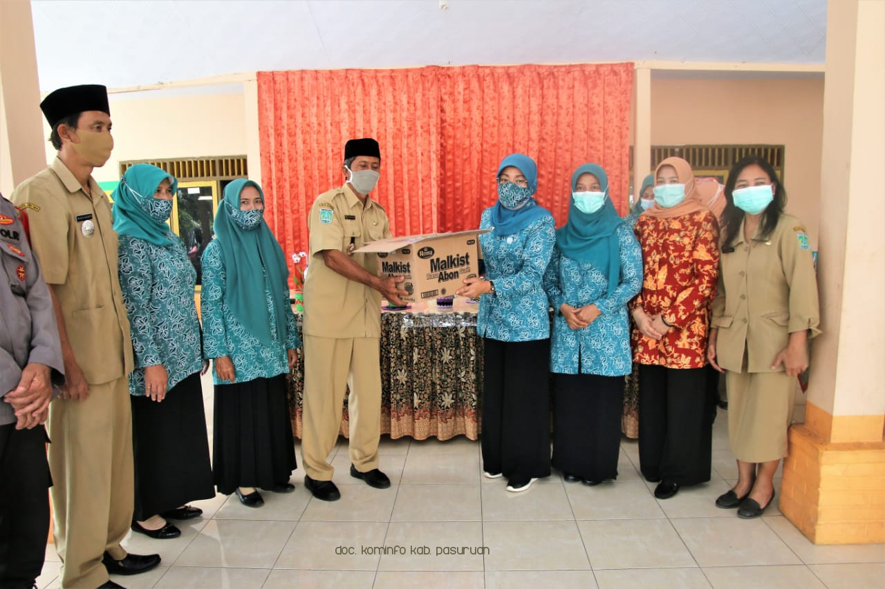 Tim Penggerak PKK Kabupaten Pasuruan Peduli Pada Warga Terdampak Banjir di Winongan dan Rejoso