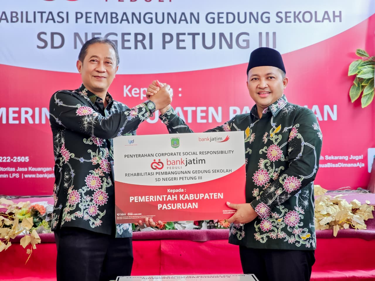 Sampul untuk Penyerahan CSR Bank Jatim Peduli Rehabilitasi Gedung Sekolah SDN Petung III