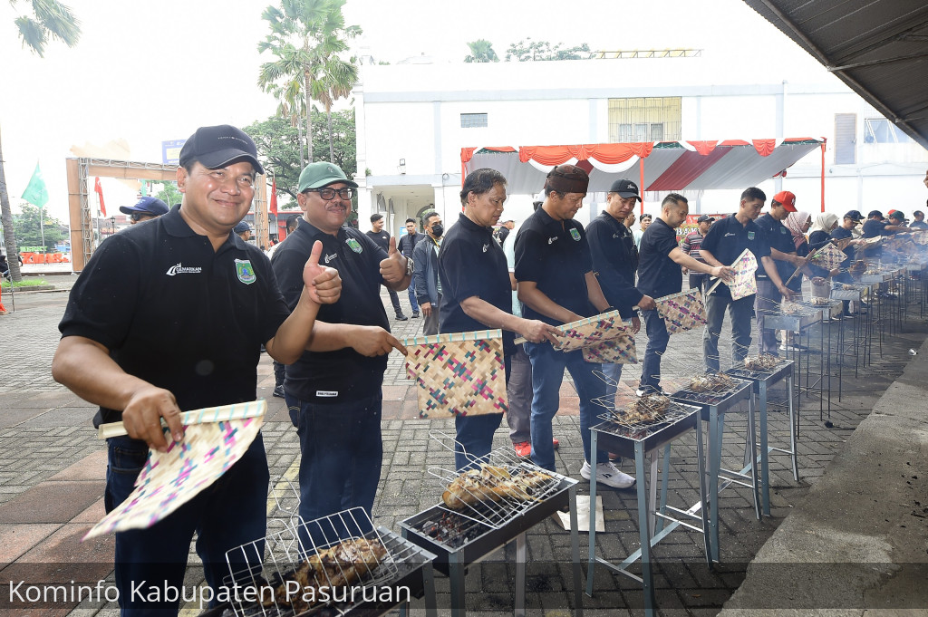 Serunya Festival Pasuruan Mbakar Iwak Bareng Pj Bupati Nurkholis