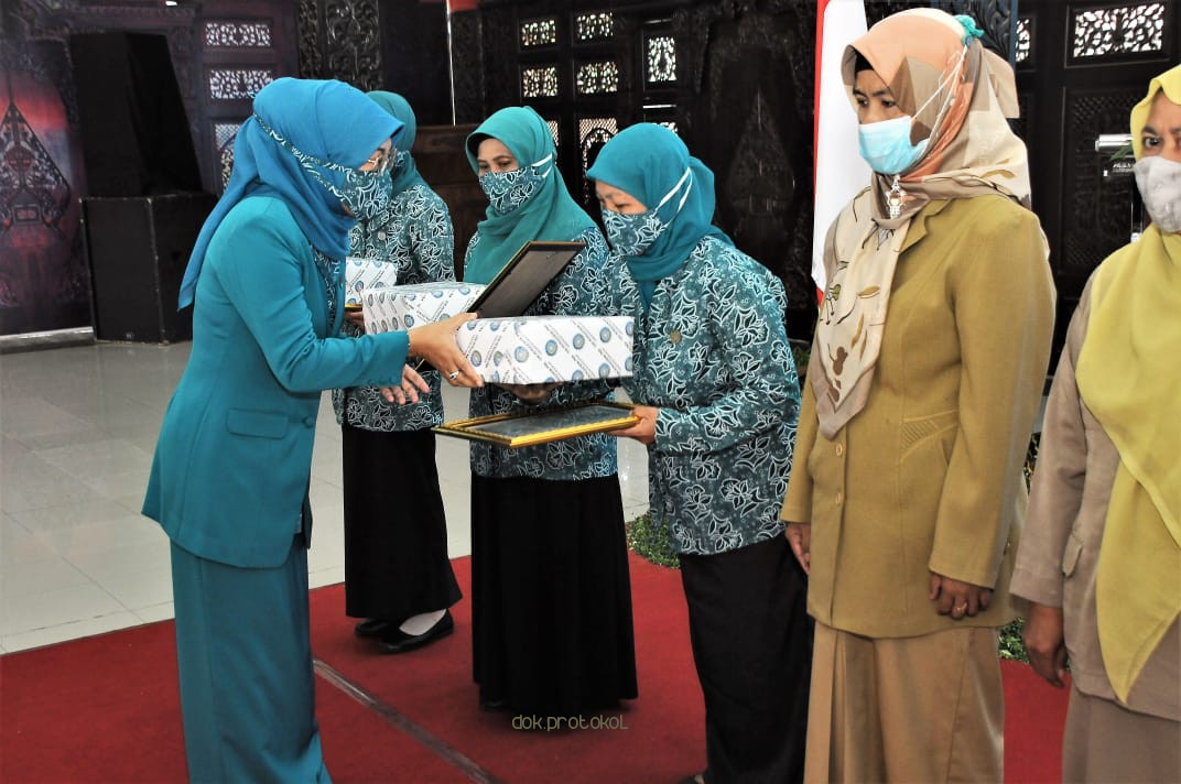 Peringati Hari Kesatuan Gerak ke 49, TP PKK Kabupaten Pasuruan Intens Bantu Pemerintah Sosialisasi Prokes dan Pencegahan Stunting