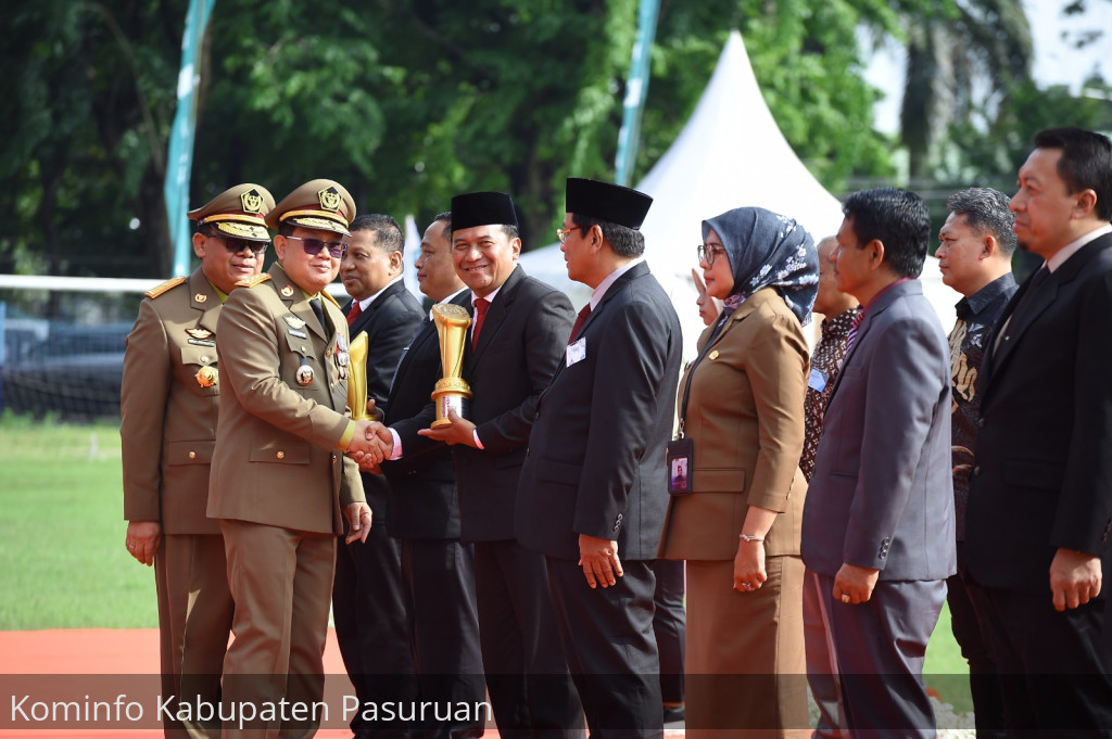Pj Bupati Nurkholis Raih Penghargaan Pembina K3 Terbaik III Jawa Timur
