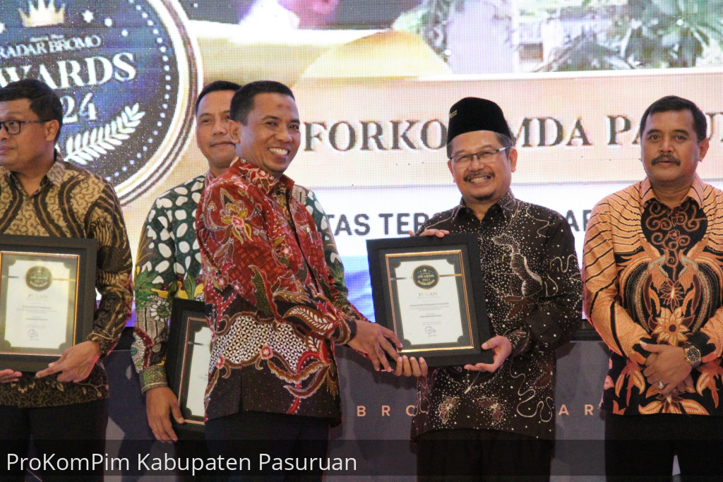 Pemkab Pasuruan Terima Tiga Penghargaan Radar Bromo Award 2024