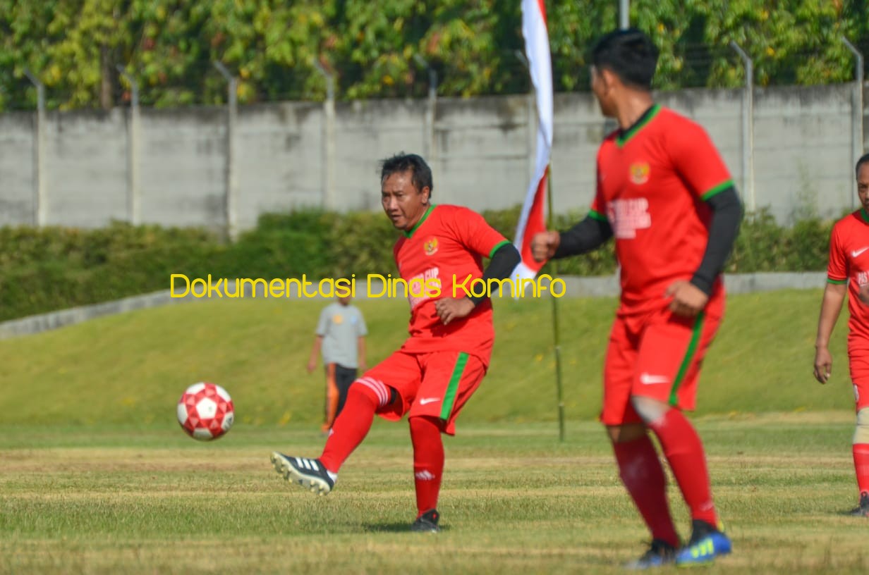 Jalin Kebersamaam, Umaro, Ulama dan Wartawan Adu Keahlian Gocek Bola