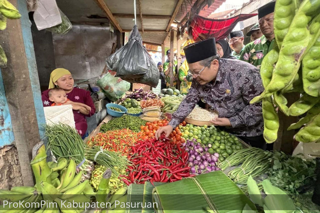 Monitoring Bapokting dan Pantau Pendistribusian Beras SPHP, Pj. Bupati Pasuruan Blusukan ke Pasar Tradisional Warungdowo