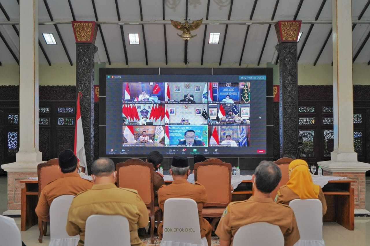 Menko Marves: Seluruh Kepala Daerah Diperkenankan Membuka Kegiatan Masyarakat Secara Bertahap