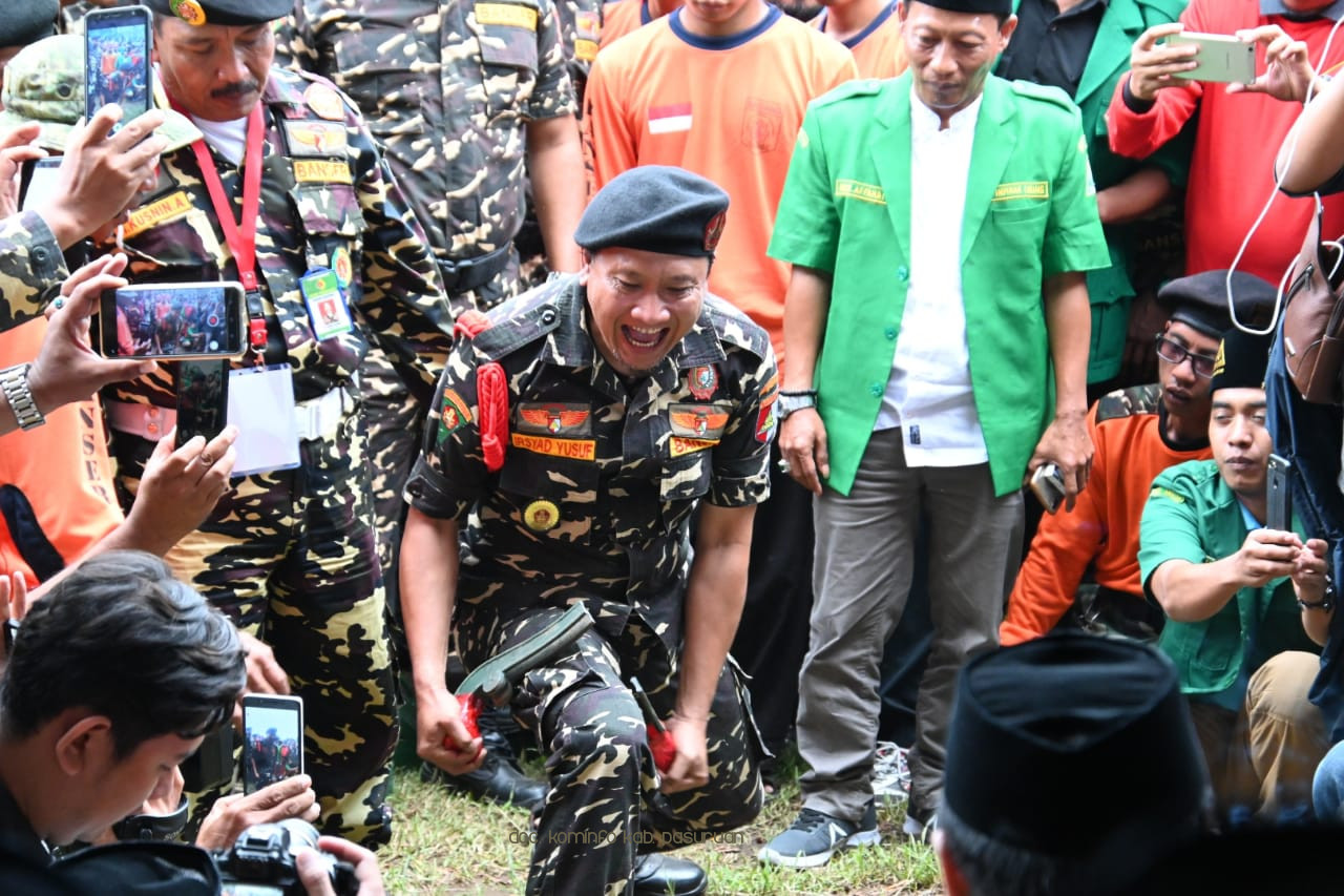 Tanpa Undang-Undang, Banser Siap Jaga NKRI. Kasatkorwil Banser Jatim, HM Irsyad Yusuf Piawai Patahkan Besi dan Beton