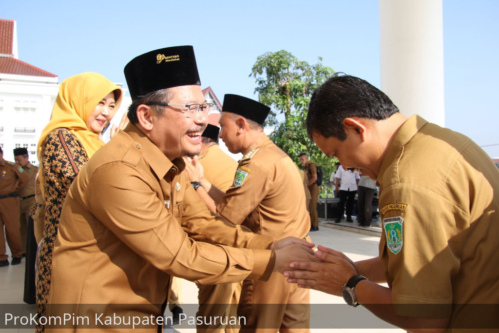 Pimpin Apel Pagi Pasca Libur Idul Fitri 1445 H, Pj. Bupati Pasuruan Bersilaturahmi Bersama Seluruh ASN