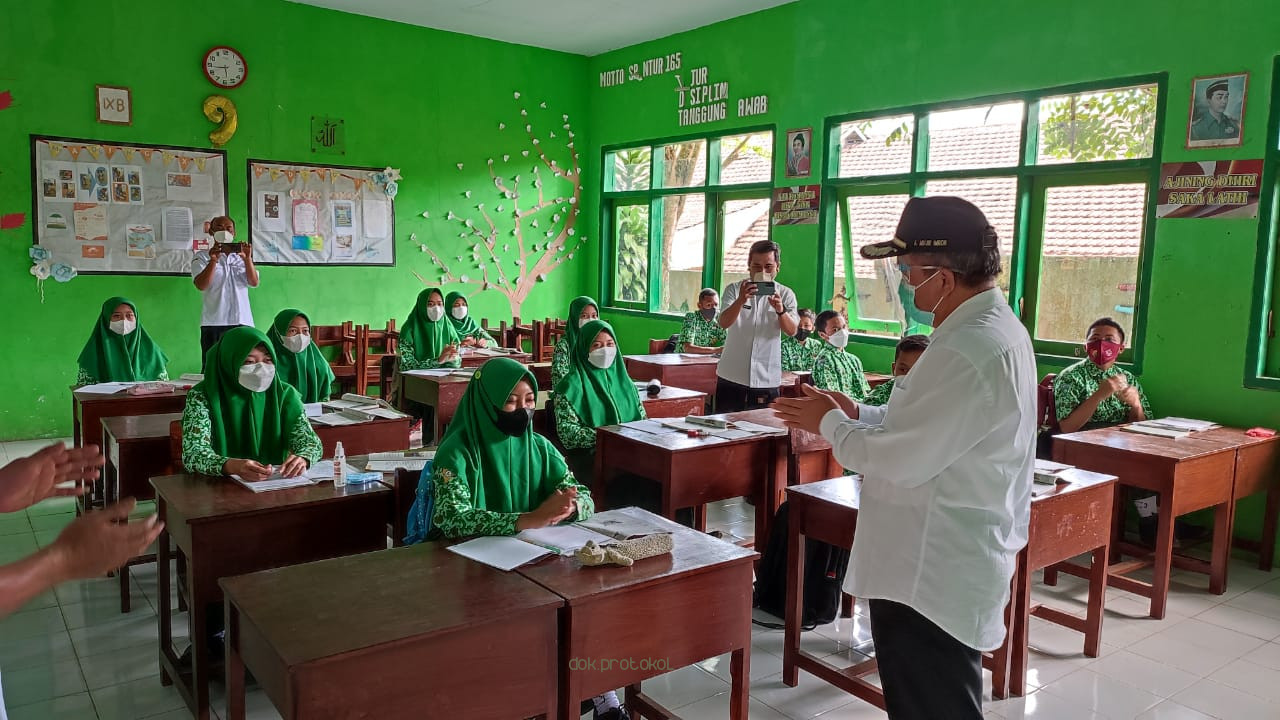 Berjalan 1 Minggu, Pembelajaran Tatap Muka Terbatas di Kabupaten Pasuruan Sukses Digelar Dengan Prokes Ketat