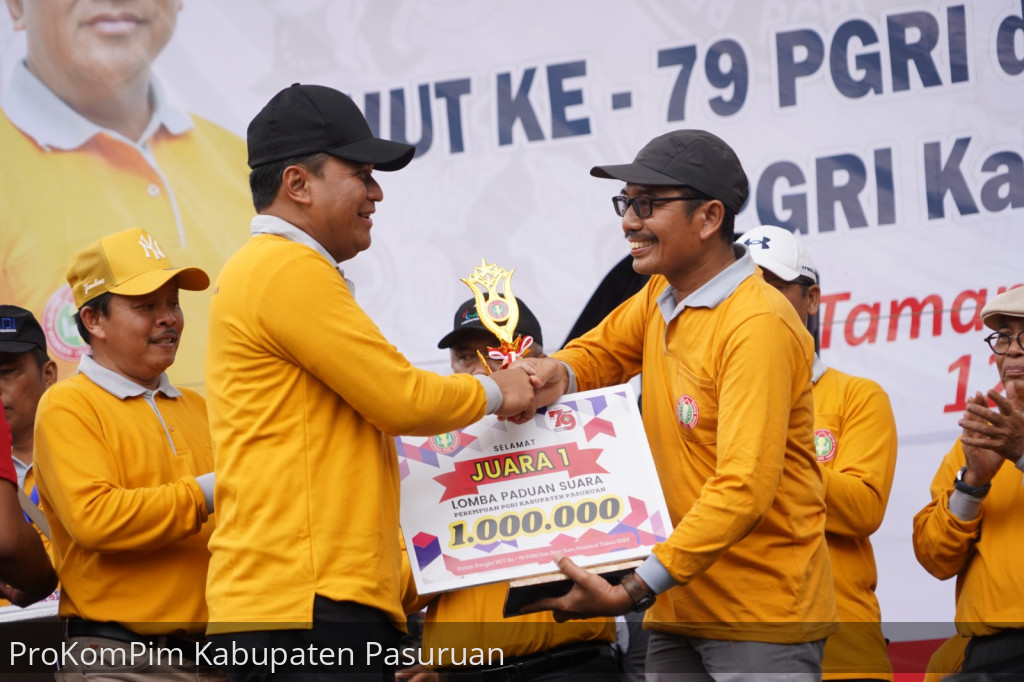 Peringatan HUT ke-79 PGRI dan Hari Guru Nasional 2024, Pj. Nurkholis: Semua Yang Berprestasi dan Berpangkat Tidak Lepas Dari Peran Guru