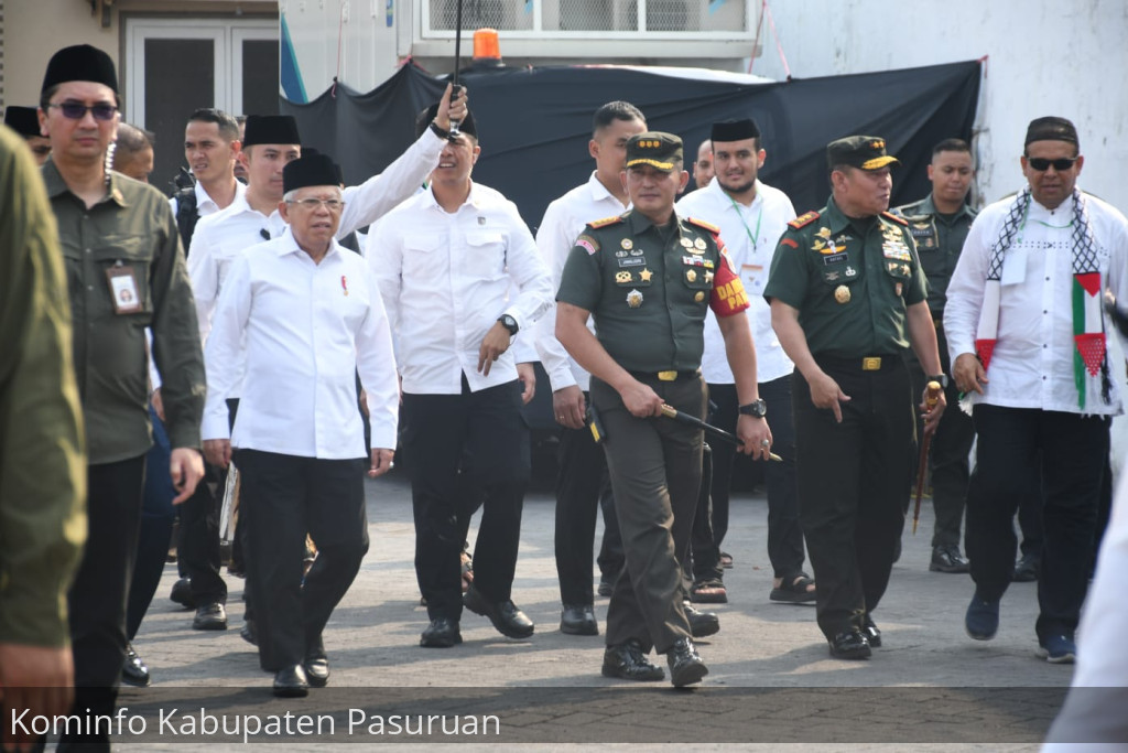 Penuhi Nadzar. Wapres Ma'ruf Amin Ziaran ke Makam Mbah Ratu