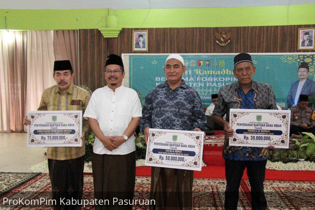 Buka Safari Ramadhan, Pj. Bupati Pasuruan Serahkan Dana Hibah Kepada Ponpes, Masjid & Mushola