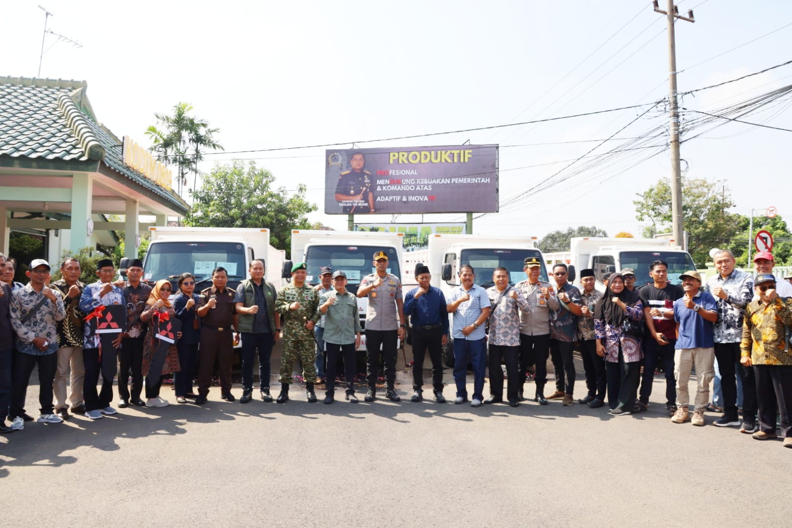 Sampul untuk Penyerahan Simbolis dan Pelepasan Kendaraan Truk Operasional Koperasi Desa/Kelurahan Merah Putih