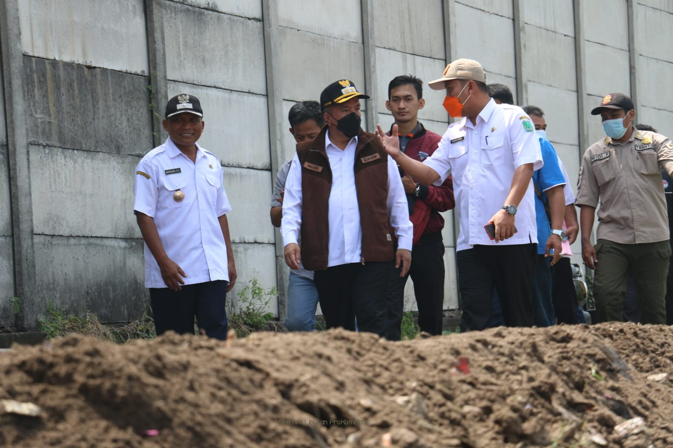  Pastikan Pengerjaan Normalisasi Sesuai Rencana, Wakil Bupati Tinjau Sungai Legok Gempol 