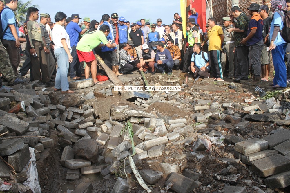 GUS IPUL DAN GUS IRSYAD TINJAU LOKASI BANJIR PURWOSARI