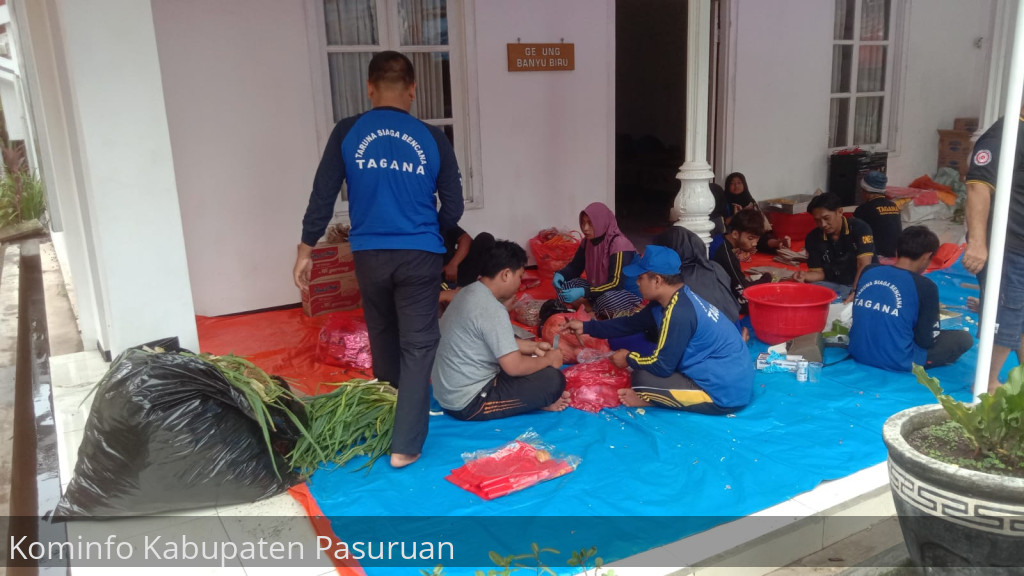 Pemkab Pasuruan Bangun Dapur Umum Penuhi Kebutuhan Warga Terdampak Banjir