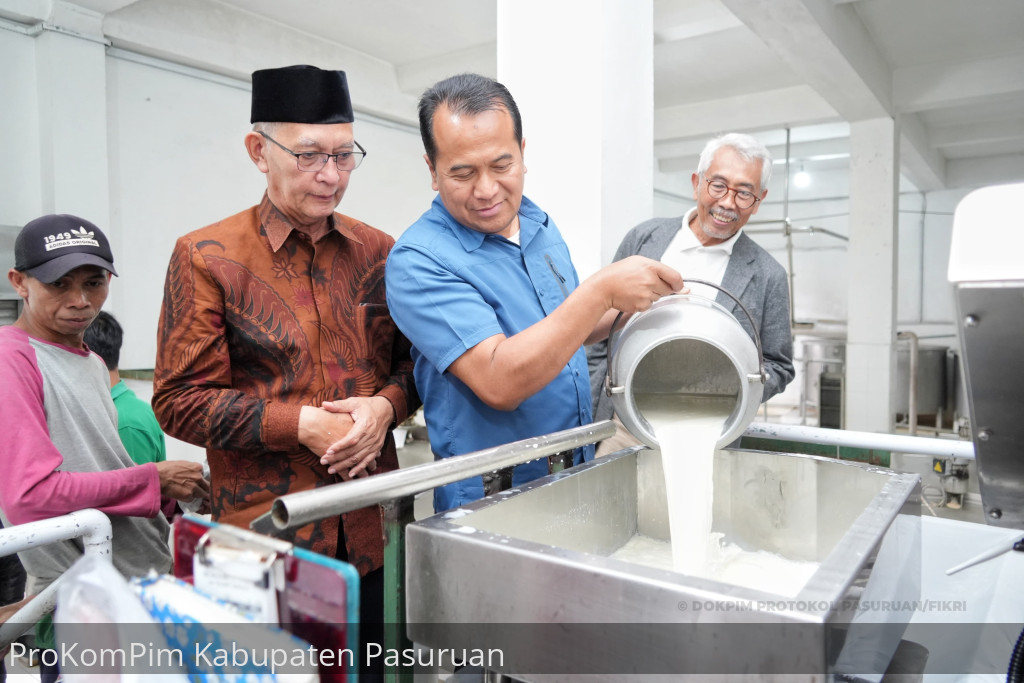 Cari Solusi Pengurangan Pasokan Susu Sapi, Pj. Bupati Nurkholis Minta Peternak Tingkatkan Kualitas Produksi Susu