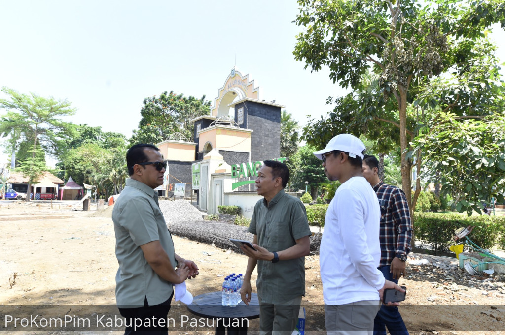 Pj. Bupati Nurkholis Pantau Progres Rehabilitasi Alun-alun Bangil